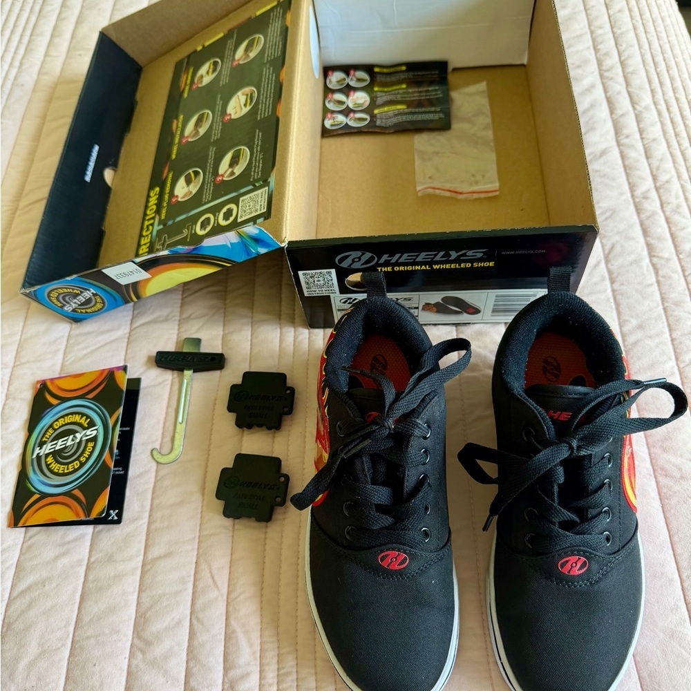 Heelys Roller Shoes Youth 3 Black/Red – Excellent Condition